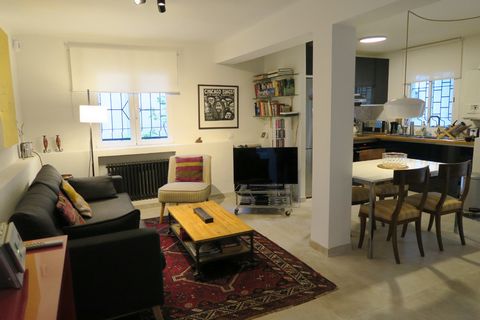 Welkom in het perfecte appartement voor digitale nomaden in Madrid! Zoekt u een plek die de ideale combinatie biedt van comfort, functionaliteit en strategische locatie? Dit charmante appartement voor een middelverblijf, gelegen in de prestigieuze wi...
