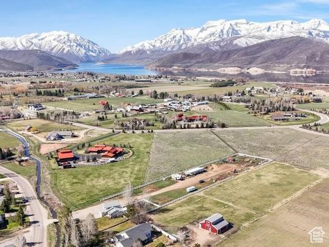 https://youtu.be/Zd_4BgzxDsE - Its prime location offers an ideal place to enjoy solace, mountain recreation and astonishing 360-degree majestic views with a front row seat of Mount Timpanogos and Deer Creek Reservoir from either one of 2 decks. The ...