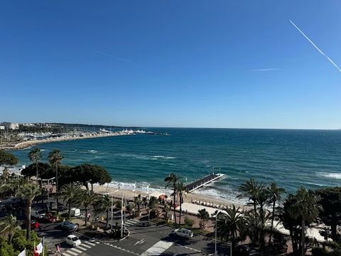CROISETTE: Splendid 125 m2 2bedroom apartment with terrace of 20 sqm offering panoramic south-facing sea views. Large living room with open-plan fitted kitchen, 2 masters with en-suite bathrooms, bedroom terrace to the north. Possibility of additiona...