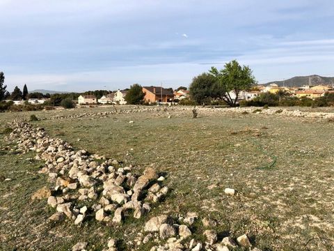Land in Sant Jaume del Domenys/ Els Arquets of 422 m2. Plot in quiet area. Flat plot, where you can make what you've always wanted come true. Here it is, in a quiet urbanization surrounded by nature, where you will enjoy the views and feel the fresh ...