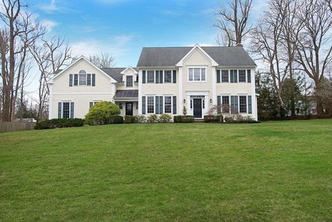 Welcome Home! This pride of ownership, classic Colonial-style residence in sought-after South Ridgefield is perfectly sited on an acre of pristine, level property and boasts everything you need for modern living incl a great floorplan, multi-use spac...