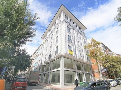 Ready to Move Spacious New Apartment in Fatih İstanbul The project is located in Fatih. Fatih district has hosted many civilizations throughout history. Fatih with its historical structures, cafes, and restaurants attracts locals frequently. The apar...