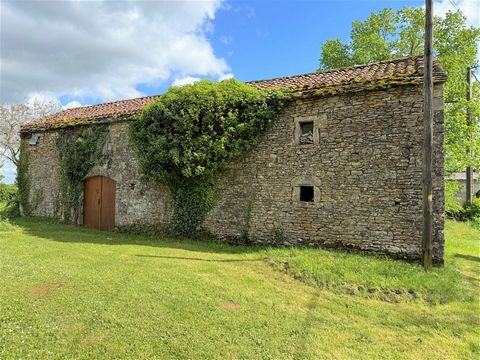 Single-storey barn to renovate on 800 m2 of land.  It offers a surface area of approximately 78.5 m2 divided into two parts (58 m2 on the ground and 21 m2 on the ground) Possibility of creating approximately 40 m2 of additional surface area upstairs ...