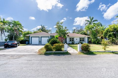Luxury 4 Bed House For Sale in George Town The Cayman Islands Esales Property ID: es555412988 Property Location Parkway, George Town, Cayman Islands Property Details Immersed in the prime location of Parkway, this remarkable four-bedroom, three-bathr...
