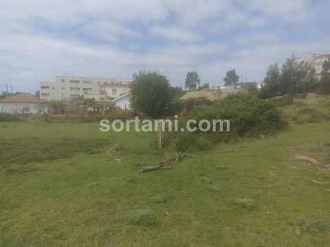 Plot of land with permition to build 17 houses in Madalena! Urban land with 6,000 m2, with moderate slope in a quiet residential area and excellent solar orientation. Allows construction of housing with 272m2. Located in an increasing area of houses ...