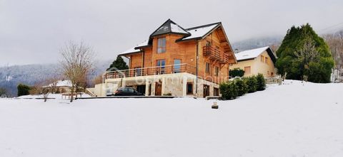 Unique in Savoie Chalet de Prestige I present to you this atypical Chalet in Siberian larch with its 19 corners in Vimines, very close to Chambéry near Aix les Bains. 1 hour 20 minutes from Lyon. This rare chalet under construction offers exceptional...