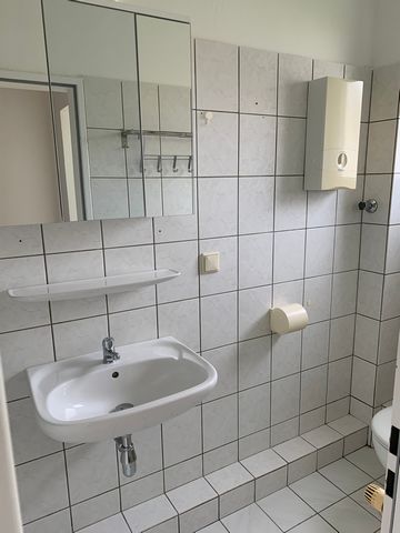 Central and easily accessible apartment in Dortmund City. It consists of a bathroom with shower, a small kitchen and two bedrooms, each with two 90x200 cm beds.