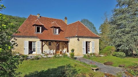 24570 CONDAT SUR VEZERE. Perigord stone house, land of approx. 2334 m². Selling price: 265000 euros (Agency fees paid by the seller). Located in the Périgord Noir area, 10 kms from Montignac Lascaux and 8 kms from Terrasson, close to the village with...