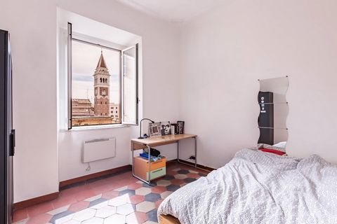 Villa Mercede - We offer a large and bright apartment located on the fourth and penultimate floor of an elegant building with lift. The views offer emotions, from the view of the dome and bell tower of San Lorenzo to the view of the greenery of Villa...
