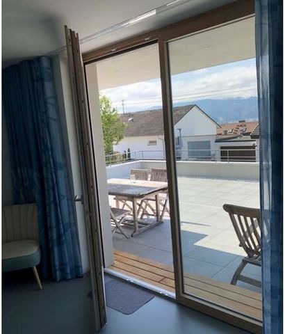 BODENSEE - APARTMENT SeeZeichen No 26 in a sunny southwest slope lake view location. Sauna in the house, heated natural pool in the garden, large enclosed terrace, parking spaces in front of the house. High-quality modern furnishings, floor-to-ceilin...