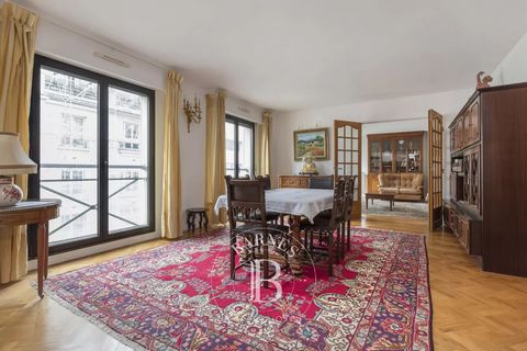 125m² (1,324 sq ft) apartment requiring renovation on the fifth floor with lift of a recent building (1990). It comprises two entrance halls, a double-sized living room, a separate kitchen opening onto a 9m² (97 sq ft) south-west facing balcony, thre...