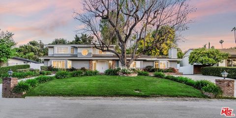 Presenting an expansive 6BD/4.5BA residence nestled on a generous 14,204 sqft lot in a highly sought-after location South of the Blvd in Encino. Upon entering through the double doors, be embraced by lofty ceilings and abundant natural light. The inv...