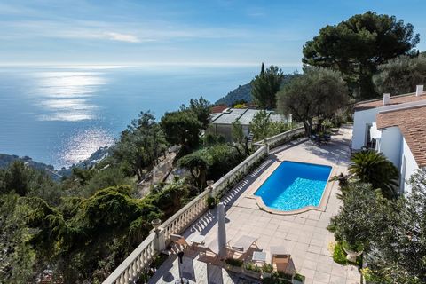 Nestled in the heights of Eze, this Neo-Provencal villa of 210 m2 is situated on a plot of nearly 2000 m2. Accommodation offers a panoramic view of the sea and nature, ensuring privacy and tranquility. Ideally located, the property is just a 10-minut...