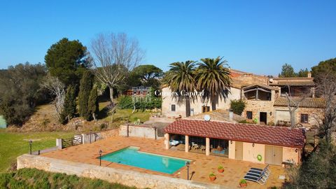 Impressive country house with 43.500sqm of land! Spectacular country house with more than 4Ha of land for sale at 2km from Calella de Palafrugell, with an extension of 43.500sqm, in which we find an excellent property with a total constructed surface...