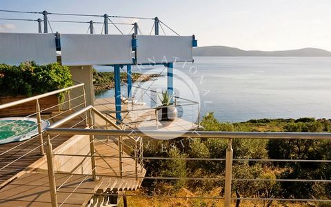 Die Villa Kaiki befindet sich in einer privilegierten Panoramalage auf der Insel Alonissos (Sporadeninseln) oberhalb des charmanten Fischerdorfes Steni Vala und bietet einen unvergleichlichen Meerblick, einen herrlichen Whirlpool im Freien und einen ...