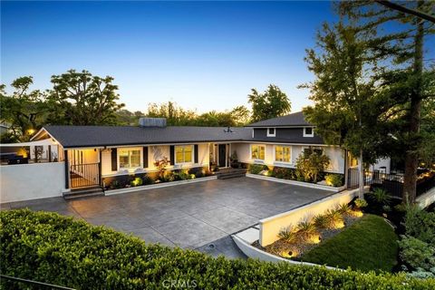 Escape to your secluded sanctuary in Woodland Hills' prestigious Vista De Oro neighborhood, epitomizing Southern California living at its finest. Tucked away at the end of a tranquil cul-de-sac, this Mid-Century home sits on nearly half an acre, offe...