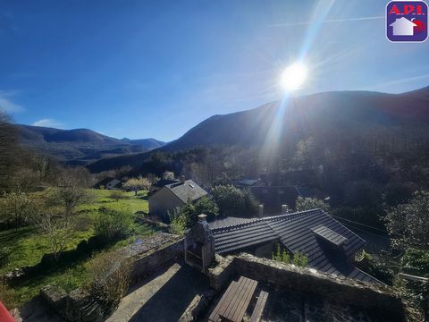 AN EXCEPTIONAL VIEW Splendid stone house located in the hamlet of 3rd Bazerque in the commune of Ax Les Thermes. You will fall in love with its exceptional environment and its very bright 60 m² living room, three bedrooms and 695 m² of land. House in...