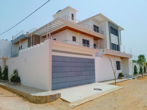Very large house (built surface area: 1015m²) new R+2 type with swimming pool for sale with quality furniture including 5 bedrooms and 2 suites. The house is thus composed by level: - on the ground floor: 1 modern, equipped and closed kitchen of 30m²...
