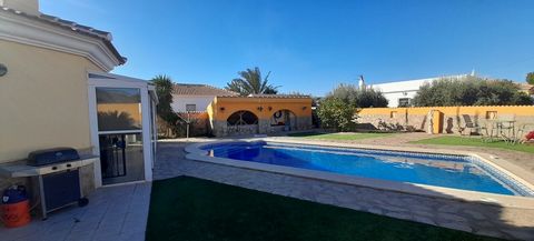 Excellent 3 Bedroom, 3 Bathroom villa with an 8m x 4m private pool and beautiful conservatory,located just a short walk to the Village of Arboleas ......The house consists of a spacious master bedroom with fitted wardrobes and an en-suite bathroom.Â ...