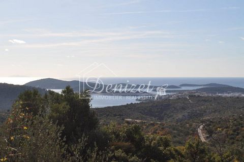 For sale is building land plot 770 sq.m. large, situated near Rogoznica tourist center. Plot is south oriented and it has amazing sea view of entire Rogoznica archipelago. It is situated in small, quiet and rarely populated village, 3.5 km from Rogoz...