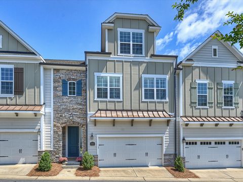 You MUST SEE this FANTASTIC townhome nestled in an ideal neighborhood within walking distance to the Earth Fare shopping center, three schools, the scenic Greenway, the fun and lively Ballantyne Bowl, and a quick drive to I-485. Inside you will disco...