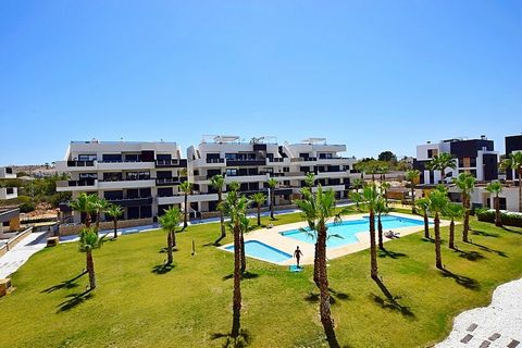 Ruim modern 2-slaapkamer appartement met groot terras in Playa Flamenca . Ruim appartement in moderne stijl met 2 slaapkamers en 2 badkamers tussen Villamartín en Playa Flamenca. Dit huis op de begane grond op het westen heeft een grote terrastuin me...