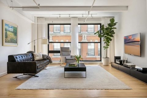 On the cusp of Flatiron and Gramercy, just north of vibrant Union Square Park, this incredible loft awaits its next owner. You will be wowed by the striking volume of the great room as soon as you open the front door! Soaring 11' beamed ceilings with...