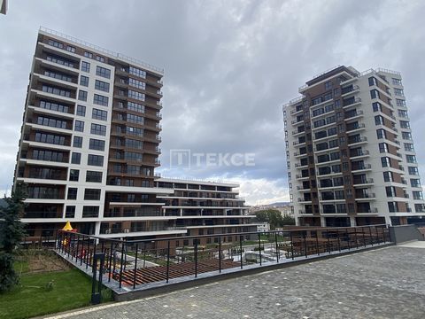 Apartamentos elegantes con amplios jardines en Estambul Ümraniye Los apartamentos están situados en la parte de Anatolia de Estambul, en el distrito de Ümraniye. El proyecto está ubicado cerca de los puntos centrales de Ümraniye y también de restaura...
