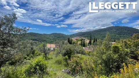 A29591JTO83 - Un charmant terrain de 1011m2 situé dans une position élevée avec des vues sur la vallée et vers le village de Claviers. Situé en zone Uaa, il y a un CU pour construire un bâtiment avec 4 logements. Il y a de l'électricité et de l'eau à...