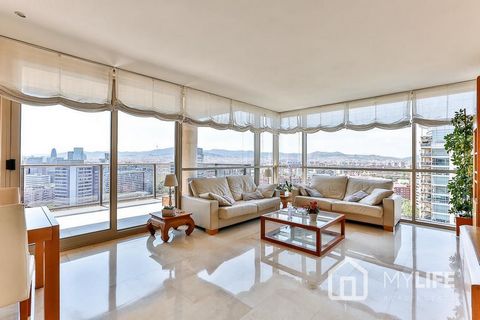 MyLife Real Estate presenterar denna fantastiska egendom på 135 m2 byggd plus en 27 m2 terrass som ligger i ett av de mest exklusiva områdena i Barcelona, Diagonal Mar. Beskrivning Beläget på 17: e våningen i en modern byggnad i det exklusiva Diagona...