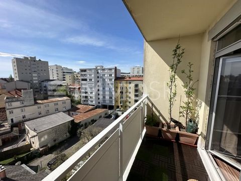 This beautiful gem with breathtaking views offers amazing opportunities for dreamy coexistence. The two balconies invite you to end the evening relaxing with your partner or friends. The clever floor plan offers an excellent individual design of the ...