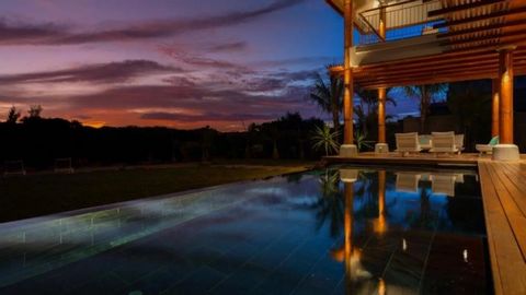 Overlooking the peaceful barachois of Black River, this majestic 550 m² villa is a true masterpiece in the heart of Mauritius' only residential marina, La Balise Marina. Its elegant architecture, with its lava stone tones and wood finishes, blends ha...
