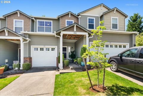 Beautiful Orchard Glen Condo in a well-maintained neighborhood. Immaculate residence boasts a modern & stylish design. Enjoy entertaining with an open kitchen and dining area flowing seamlessly to a covered backyard patio, perfect for gatherings. A f...