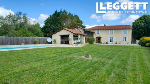 A29694YJR32 - Cette ferme de 3 chambres comprend une terrasse couverte, idéale pour les réceptions. Garage, atelier et piscine. Excellente maison familiale ou maison de vacances. Les informations sur les risques auxquels ce bien est exposé sont dispo...