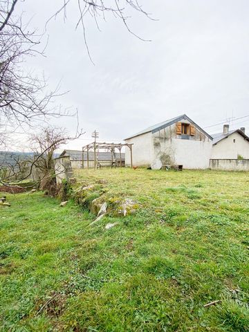 Située dans la charmante commune de Saint-Pierre-de-Trivisy (81330), cette maison de 35 m² (surface cadastrale ) se distingue par son emplacement paisible dans le hameau de la Gringarie, offrant un cadre de vie calme et authentique. Cette propriété b...