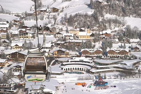 Cet appartement spacieux de 60 m² à Bad Kleinkirchheim est un excellent choix pour accueillir jusqu'à 5 personnes, avec 2 chambres et beaucoup d'espace pour se détendre. Situé sur un parcours de golf et au pied de la piste de ski, l'appartement offre...