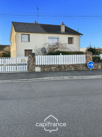 Maison composée de 2 logements , un F5 et un F3 loué 470 /mois locataire en place stable . Le F 5 comprend au 1 er étage :Entrée , dégagement , SAM , cuisine aménagée , 4 chambres ,une belle salle d'eau avec douche à l'italienne , 2 wc , au Rc : un b...