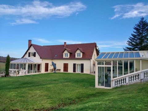 Propriété familiale disposant de 7 chambres avec dépendances