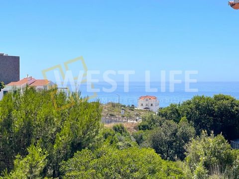 Located above Praia do Sul, this 3+1 bedroom villa has a privileged view of the ocean, with a remarkable potential for both housing and investment. With very large areas, the villa is distributed on three levels, including a floor with an independent...