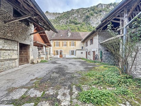 MAISON AVEC DÉPENDANCES