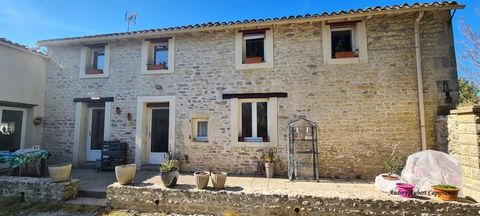Dpt Charente Maritime (17), à vendre proche de SAINT JEAN D'ANGELY maison P7 de 235 m² - Terrain de 2 570,00 m²