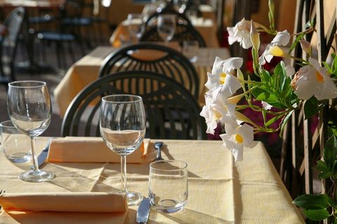 Fonds de commerce restaurant, terrasse à vendre proche de GRASSE (06)