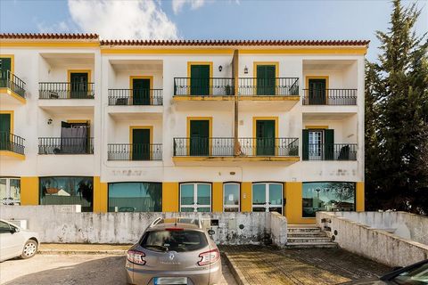 Oportunidade para adquirir este excelente apartamento de tipologia T2 com uma área total de 104 metros quadrados, situado na Urbanização Tapada das Cegonheiras, no centro de Reguengos de Monsaraz. Localizado numa zona calma e bem servida, oferece pro...