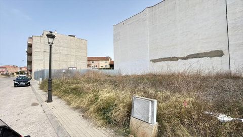¿Quieres comprar un terreno urbano en Navarrés? Excelente oportunidad de adquirir en propiedad este Terreno urbano con una superficie de 424m² ubicada en la localidad de Navarrés, provincia de Valencia.Dispone de buenos accesos y está bien comunicada...