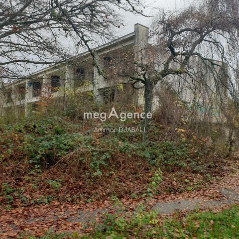 pour investissement. un immeuble de 32 chambre, 02 appartements ,hall de réception cafétéria et salle pour restauration de 300 m2 surface plancher de 1500m2 ,surface de terrain 4000m2