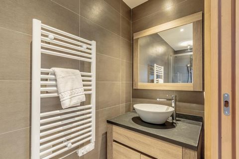 You'll love this high and ski-in/ski-out residence based in Les Arcs, directly on the Cachette ski slope (elevation 1730 meters), between Club Med and Arc 1600. Residence le Ridge**** is perfectly located in the heart of Paradiski, half-way between A...