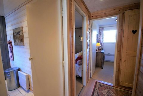 The residence Voile des Neiges C is located in Praloup 1600. It is situated 200 m from the ski lifts and 100 m from the ski slopes. You will find the commercial gallery next to the residence. Surface area : about 26 m². 2nd floor. Orientation : North...