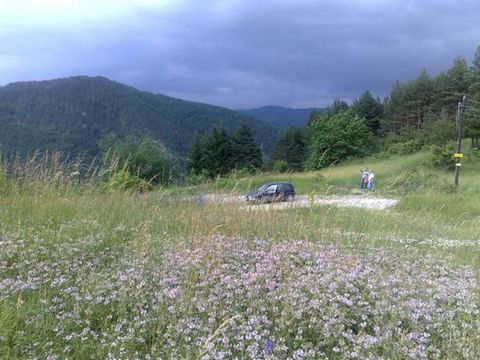 TEL.: ... ;0301 69999/WIR BIETEN EIN GRUNDSTÜCK VON 1300 M² IN RUHIGER UND FRIEDLICHER LAGE MIT DER MÖGLICHKEIT DER KONSOLIDIERUNG BIS ZU 2600 M² ZUM VERKAUF AN. DAS ANWESEN BLICKT AUF EINE STARKE UNBEFESTIGTE STRASSE, ETWA 600 METER VOM ASPHALT ENTF...