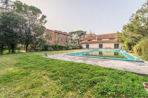The main villa of the property in question consists of two adjacent buildings. The first, main building was recently renovated, and is distributed on four levels for a total of about 670 square meters. On the ground floor, beyond the entrance, there ...