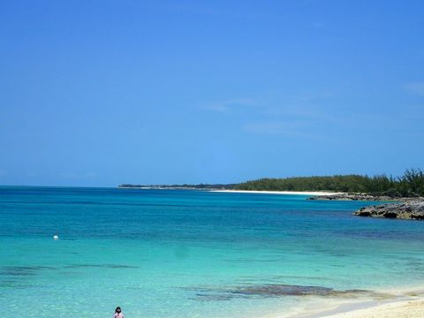Apenas 15 minutos para Paradise Island e Nassau! Excelente oportunidade de investimento na ilha.